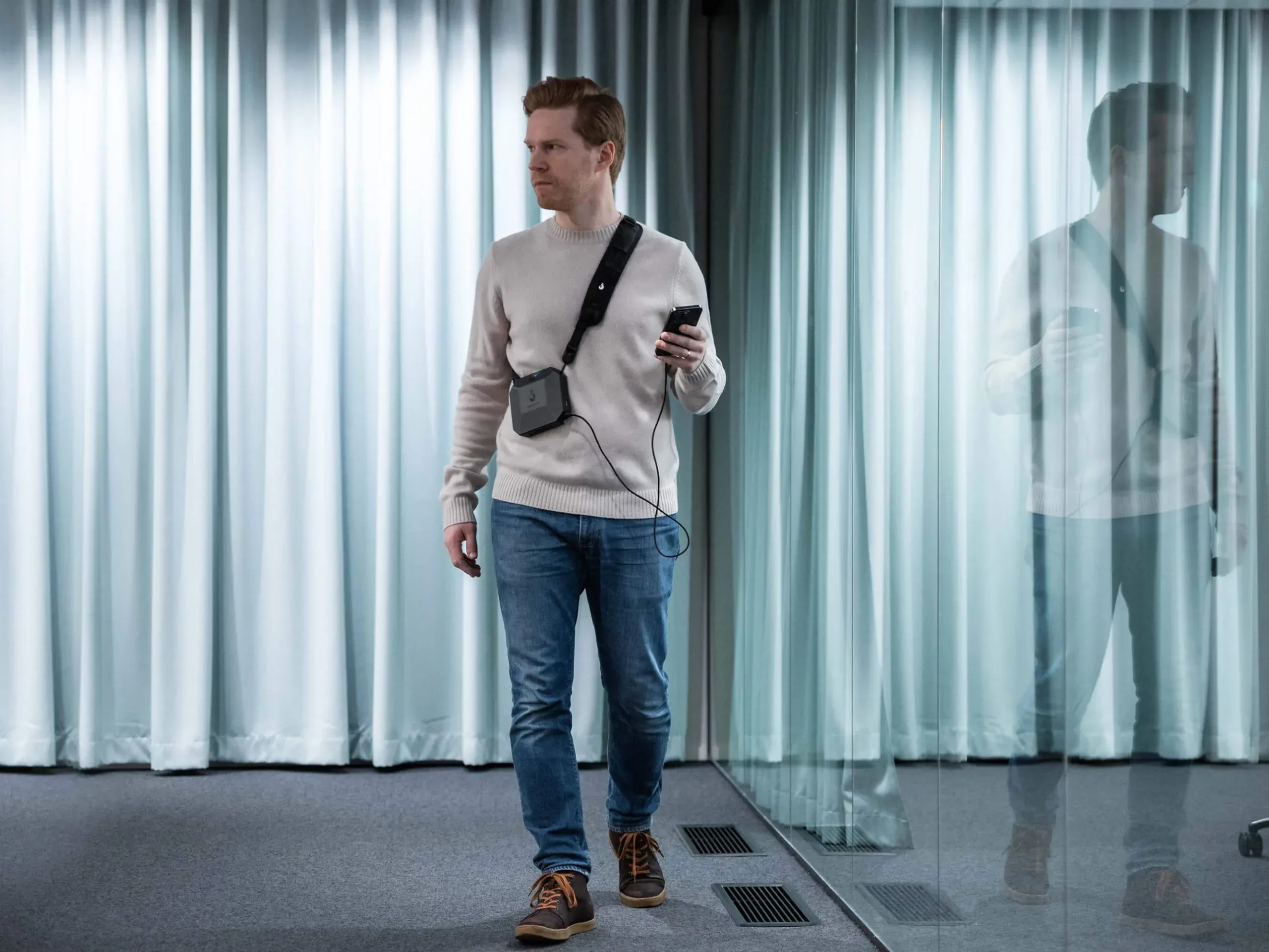 A technician using Oscium Nomad with Hamina Onsite